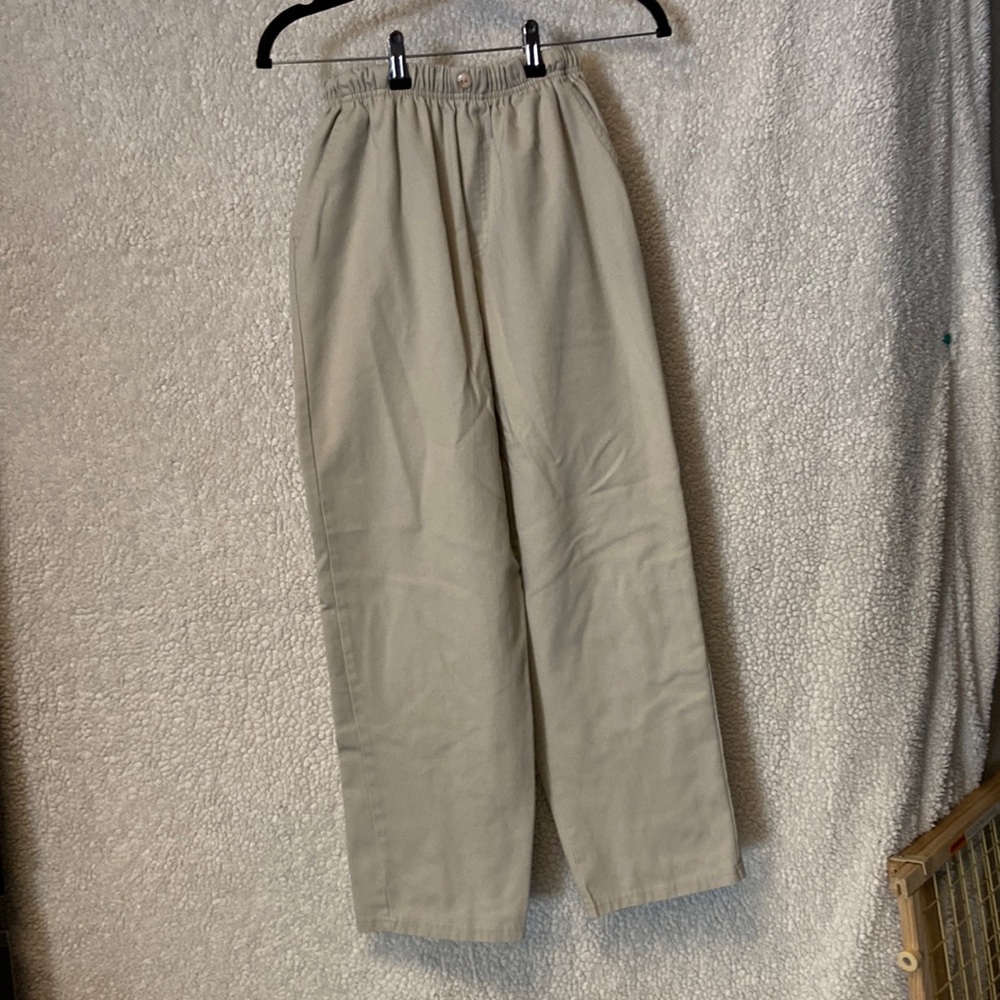 These slacks are a size 8p and they are in good condition.